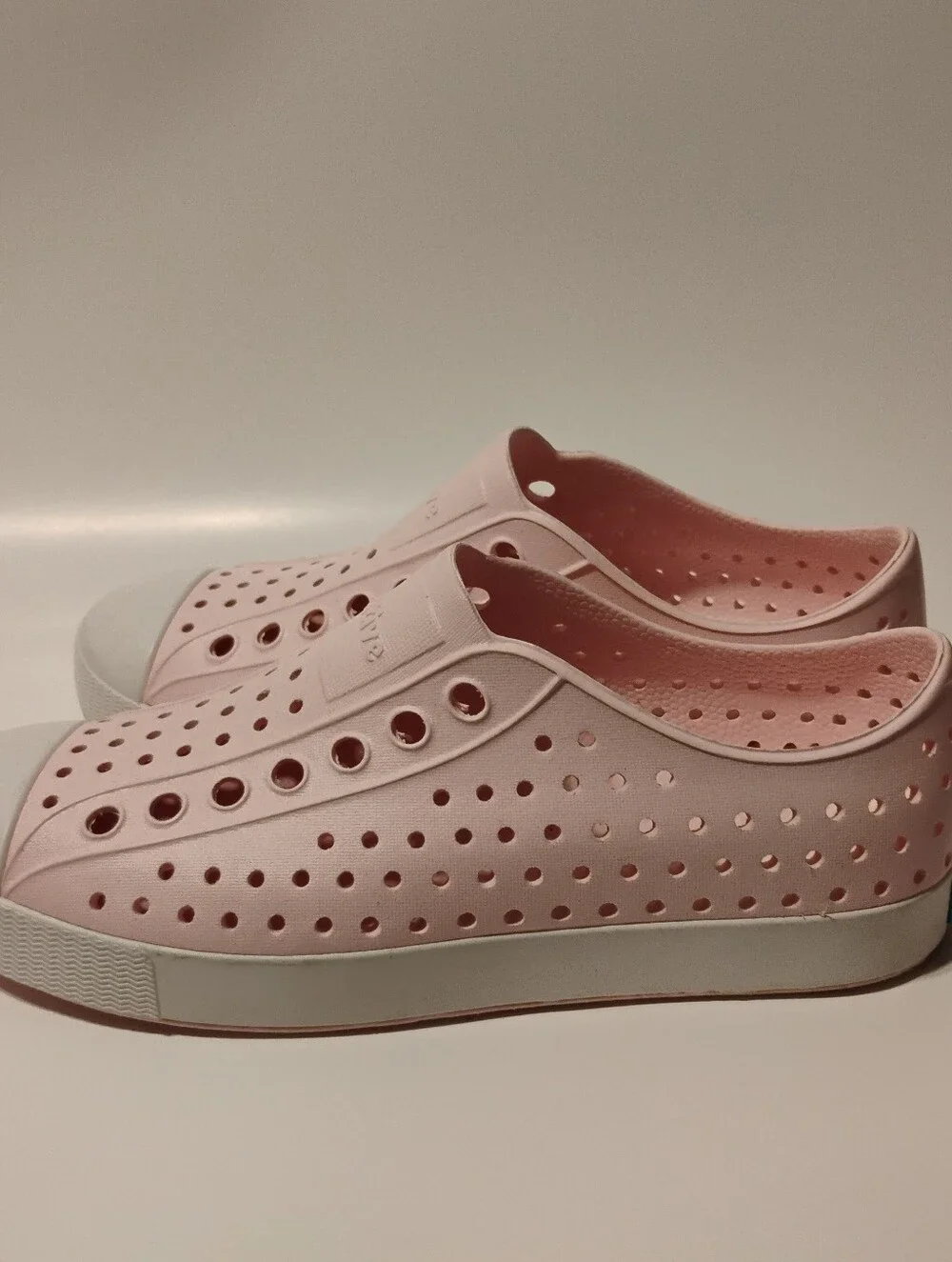 Native Shoes Jefferson Slip On Sneakers Water Friendly Pink White M4 W6 J4